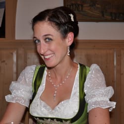 Raxalpenhof - This is a happy bride!