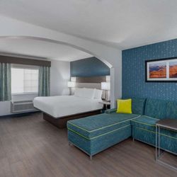 La Quinta by Wyndham Santa Rosa - Guest room