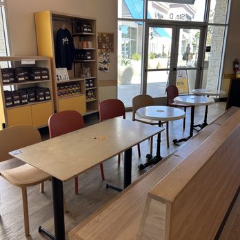 Philz Coffee - Inside seating - Coffee & Tea Near Me - Mission Viejo, California