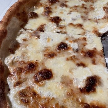 Fini Pizza - White pizza (it even comes with lemon slices!) - Pizza Near Me - Brooklyn, New York Fini Pizza - White pizza (it even comes with lemon slices!) - Pizza Near Me - Brooklyn, New York