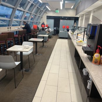 Wingtips Lounge - Empty - Airport Lounges Near Me - St. Louis, Missouri