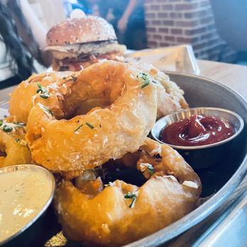 Gordon Ramsay Burger - Beer-Battered Onion Rings - Salad Near Me - Chicago, Illinois