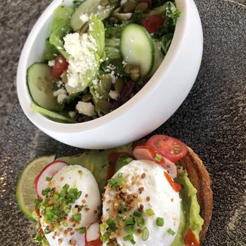 Earls Kitchen + Bar - New American Near Me - Miami, Florida