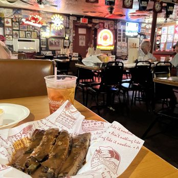Dreamland BBQ - Barbeque Near Me - Tuscaloosa, Alabama