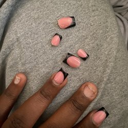 Su Nails & Spa - A few days later, I had them on for a week an a day and they came off in tha week+day. The charm broke .