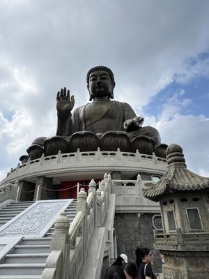 Tian Tan Buddha by null