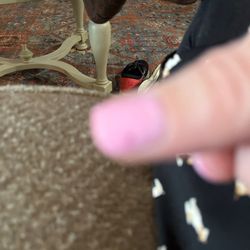Swan Spa & Nails - Mail chip...10 minutes after.