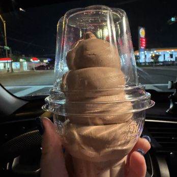 Dairy Queen Store - Chocolate soft serve ice cream - Ice Cream & Frozen Yogurt Near Me - Miami, Florida