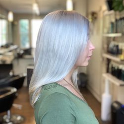 Salon 2423 - Bleach & Tone, and Haircut by Orlándo