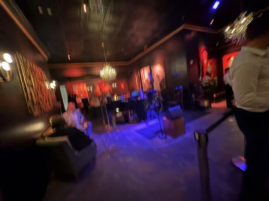 CW's Gin Joint by null