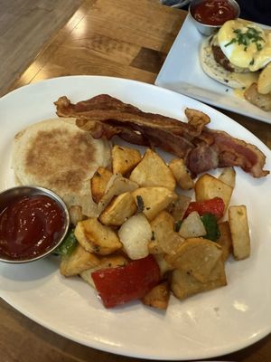 Central Bistro by null