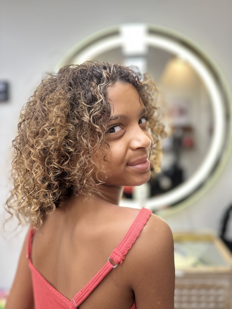 Hair Stylist: Jonathan LUKE Logo