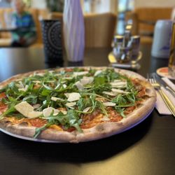 Jaqoub's - Sehr gut: Pizza "Sucuk e rucola"
