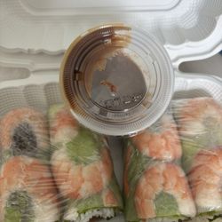 Zummi Food - Spring rolls (shrimp and grilled pork).