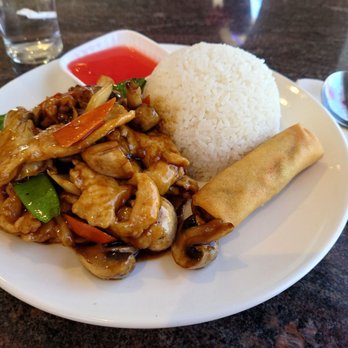 Yummy Station - Mushroom chicken lunch combination - Chinese Near Me - Littleton, Colorado Yummy Station - Mushroom chicken lunch combination - Chinese Near Me - Littleton, Colorado