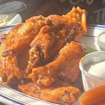 Roberto's Real American Tavern - Buffalo 12 WINGS - Pizza Near Me - East Windsor, Connecticut Roberto's Real American Tavern - Buffalo 12 WINGS - Pizza Near Me - East Windsor, Connecticut