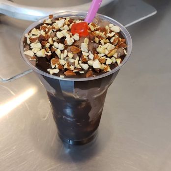 Baskin-Robbins - I got to customize my layered sundae as to my liking! - Ice Cream & Frozen Yogurt Near Me - Corona, California Baskin-Robbins - I got to customize my layered sundae as to my liking! - Ice Cream & Frozen Yogurt Near Me - Corona, California
