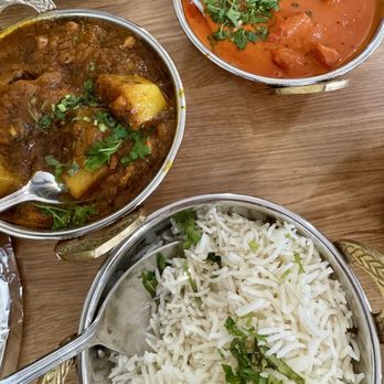 Tandoor Table - Top Right - Butter Chicken, Left - Chicken Vindaloo, Bottom - Rice - Indian Near Me - Merced, California Tandoor Table - Top Right - Butter Chicken, Left - Chicken Vindaloo, Bottom - Rice - Indian Near Me - Merced, California