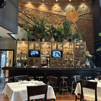 Alouette Bistro - Inside - French Near Me - Vancouver, British Columbia