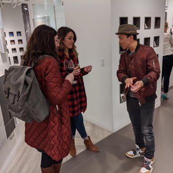 Alvin Lui - Alvin doing some slight of hand - Magicians Near Me