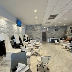 Dr Phillips Nail Spa - Very open and bright space