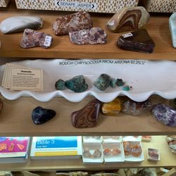 Fred Rocks Rock Shop - Rocks by weight and some individually priced.