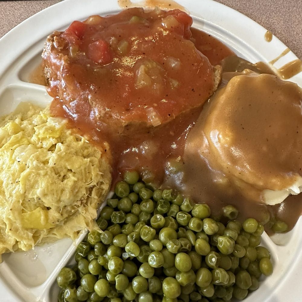 Mama's Daughters' Diner - Meat loaf with mashed potatoes, English peas and baked squash - Soul Food Near Me - Dallas, Texas Mama's Daughters' Diner - Meat loaf with mashed potatoes, English peas and baked squash - Soul Food Near Me - Dallas, Texas