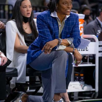 Franco Uomo - Berkeley Women's Basketball Coach Charmin Smith wearing a tailored Franco Uomo EuroFit Sport Coat. - Men's Clothing Near Me - Palo Alto, California