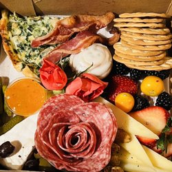 Lavish Grazing - Breakfast box with quiche