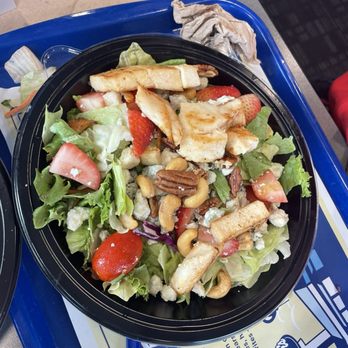 Culver's - Strawberry field salad with two strawberries and barely any nuts - Fast Food Near Me - Warsaw, Indiana