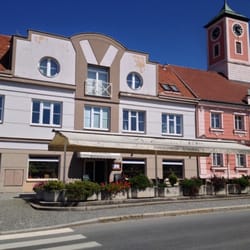 Staroplzenecká restaurace - restaurace vchod a zahrádka