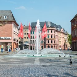 Höfchen. Beliebter Platz zum Treffen & Chillen in der Nähe des Doms