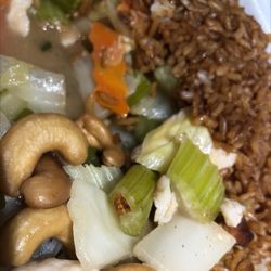Hunan Palace Chinese Restaurant - Chicken cashew lunch special requested white sauce instead of brown less salty lol!