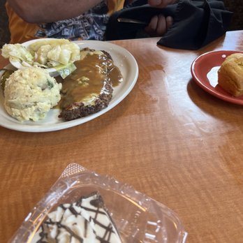 Luby's - Chopped cheese steak, mash potatoes, fried cabbage, jalapeño cornbread, chocolate icebox pie - American Near Me - San Antonio, Texas