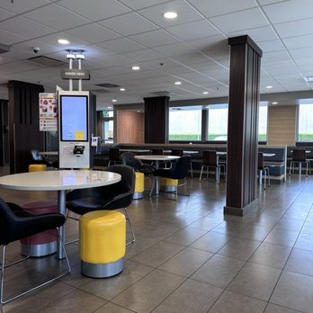 McDonald's - Dining room - Fast Food Near Me - Los Angeles, California McDonald's - Dining room - Fast Food Near Me - Los Angeles, California
