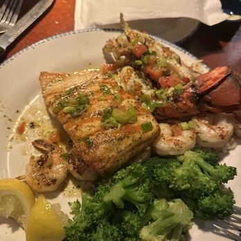 Red Lobster - Grilled lobster, grilled shrimp and salmon - Seafood Near Me - Spring Hill, Florida