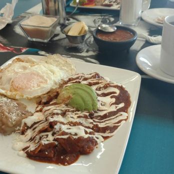 Los Calditos - Chilaquiles rojos - Mexican Near Me - Zona Centro, BCN Los Calditos - Chilaquiles rojos - Mexican Near Me - Zona Centro, BCN