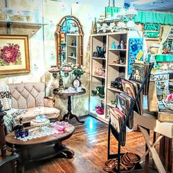 Rancho Co-Op - Looks like a vintage house