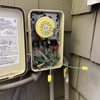 ARSEN Electric - Timer box with melted wires, BEFORE repair. - Electricians Near Me - San Jose, California ARSEN Electric - Timer box with melted wires, BEFORE repair. - Electricians Near Me - San Jose, California