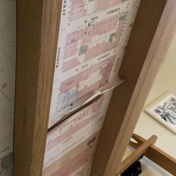 Freehand New York - Papers on upper bunk above bed peeling off - Hotels Near Me - New York, New York