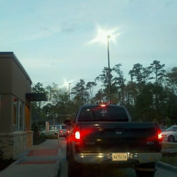 Raising Cane's Chicken Fingers - Sunday evening line - Fast Food Near Me - Mandeville, Louisiana
