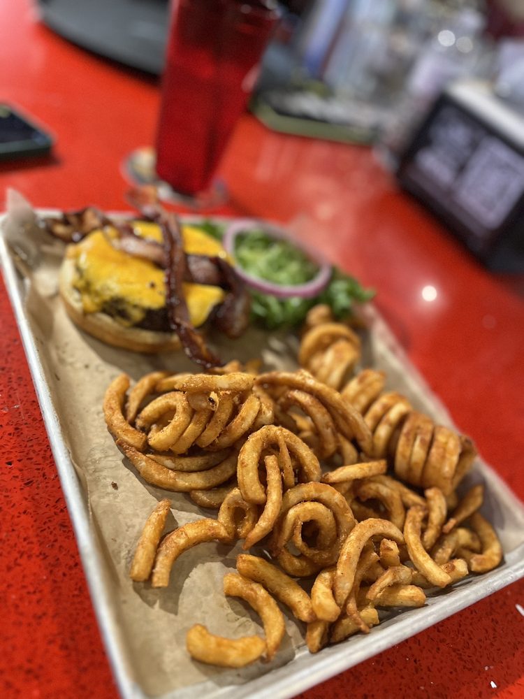 B&W BURGERS BUNS & BREWS Updated November 2024 117 Photos & 158