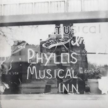 Phyllis' Musical Inn - Dive Bars Near Me - Chicago, Illinois