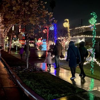 Willow Glen Holiday Lights - Festivals Near Me - San Jose, California Willow Glen Holiday Lights - Festivals Near Me - San Jose, California