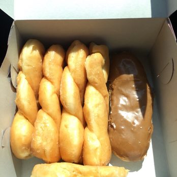 Donut Makers - Donuts Near Me - Fontana, California Donut Makers - Donuts Near Me - Fontana, California