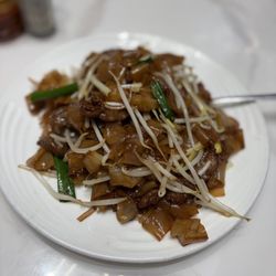 King’s Kitchen - Beef chow fun