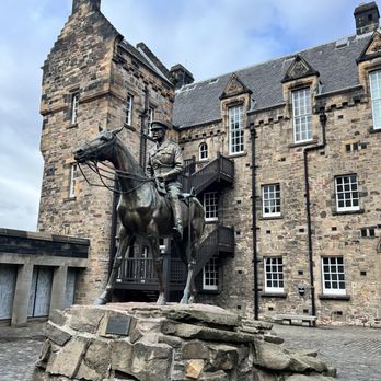 Edinburgh Castle - Landmarks & Historical Buildings Near Me - Edinburgh, EDH