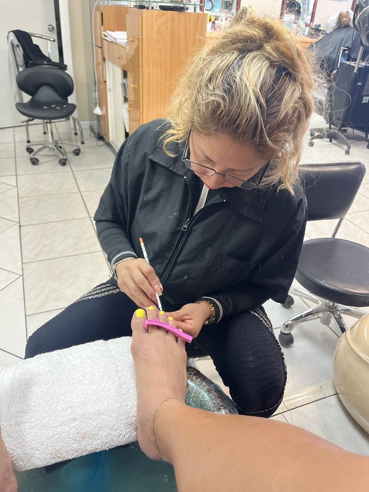 Happy Hair & Nails Image