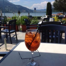 Garni' Bellavista - Blick von der Terrasse, mit einem schönen großen Glas Spritz davor.