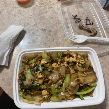 Kin'd - Pad Se-Ew - Thai Near Me - Fresh Meadows, New York
